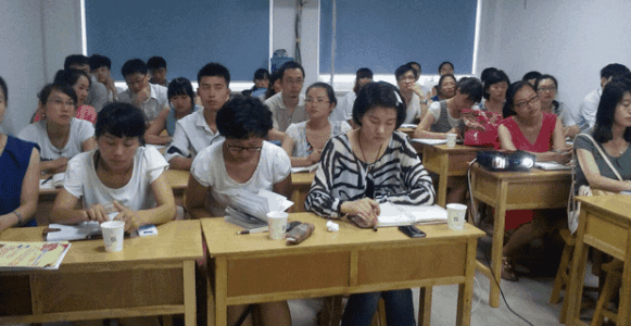 哪所学校教学方面比较专业点?其实贵州职业学校就比较不错。