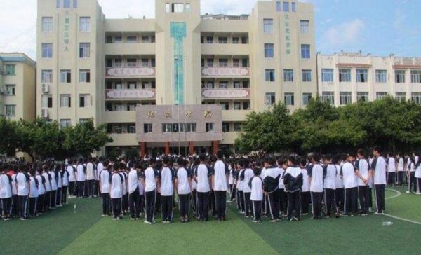 蓬溪县蓬南中学校园一角1