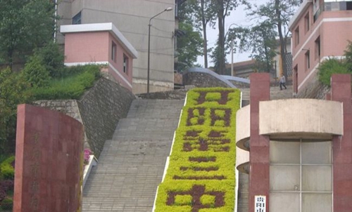 开阳县第三中学校园大门1