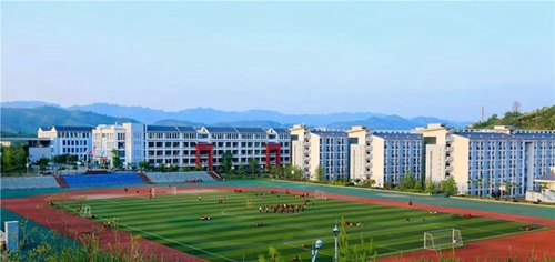 金沙县中等职业学校运动场