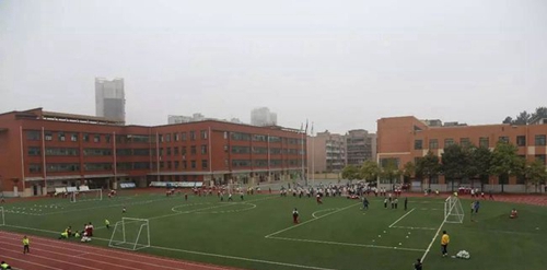 贵阳四十中(原水电九局子校)操场