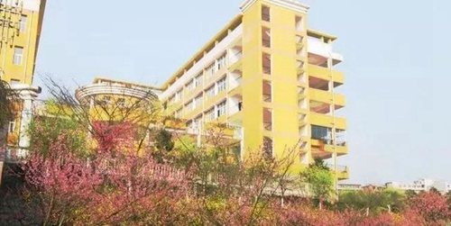 贵州大学附属中学教学楼