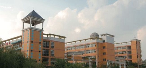 贵州大学附属中学教学楼1