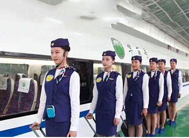 揭秘“高铁动车乘务员”多彩人生_高铁职业学院招生介绍