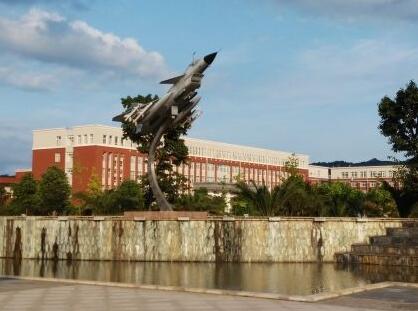 成都航空技术学院:读什么职业学校可以当飞行员