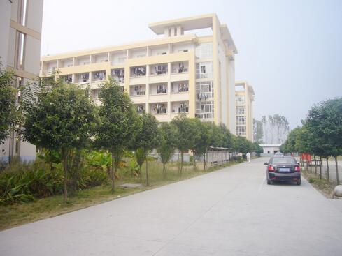 阜阳工商贸易学校环境图