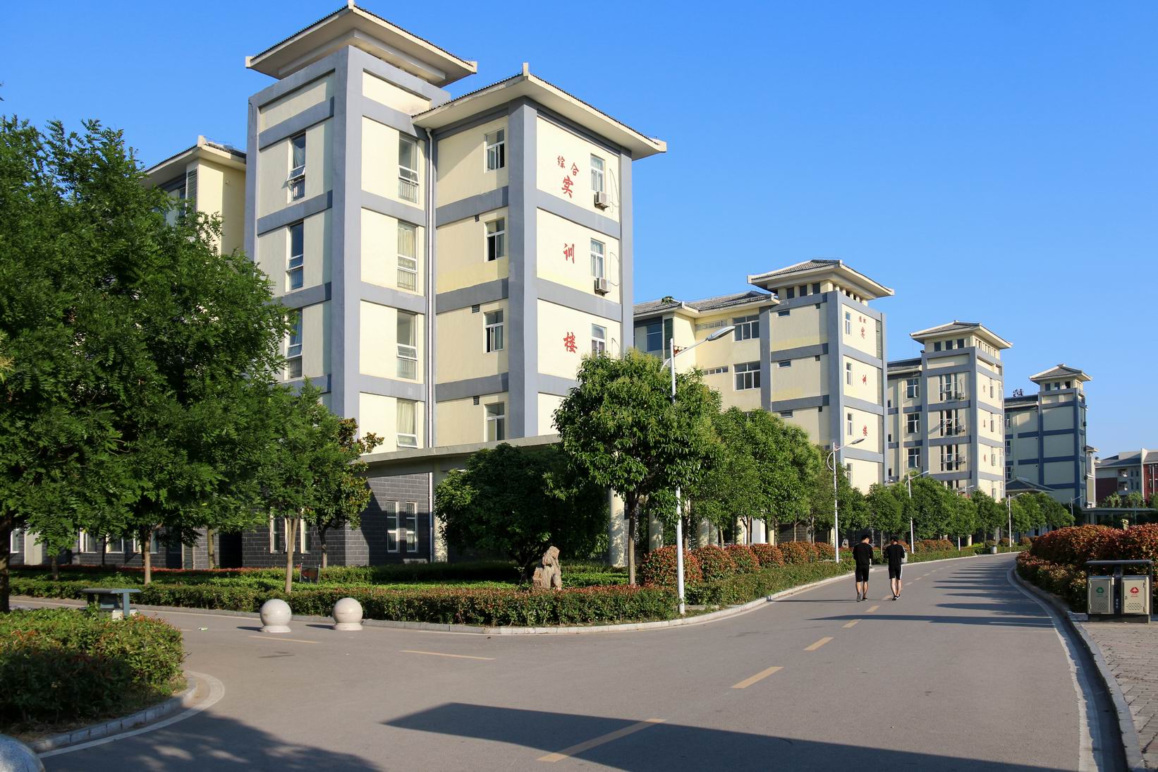 安徽亳州技师学校