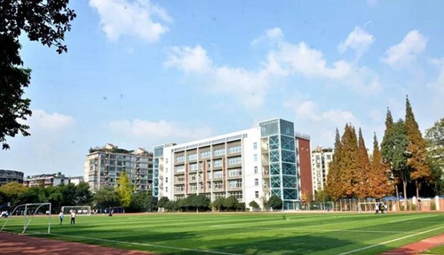 成都市第十八中学校操场