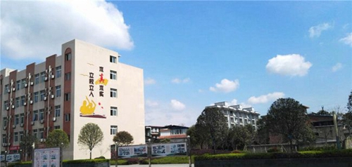 自贡江姐中学校园环境
