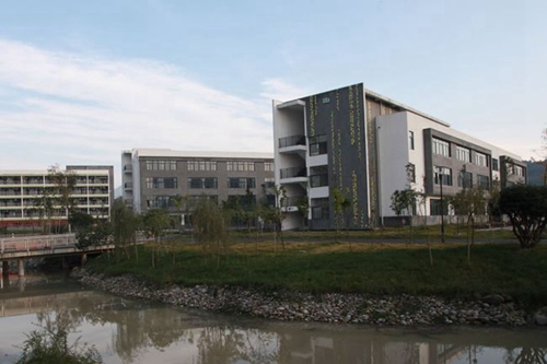 北川中学定强楼、侨心楼