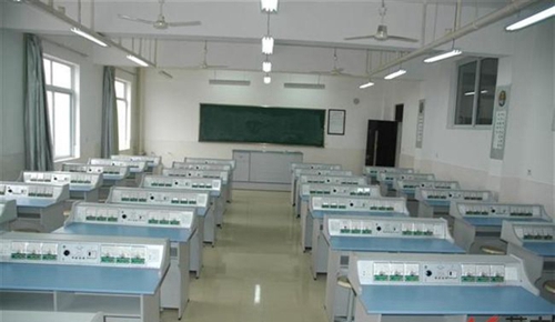 成都市华阳中学教学设备设施