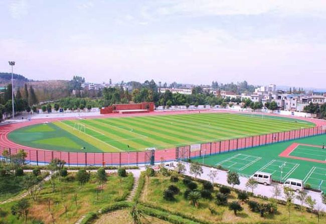 成都市籍田中学操场全景