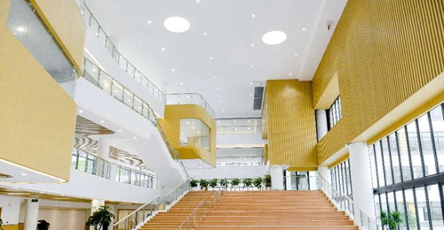 成都金苹果锦城第一中学教学楼一景