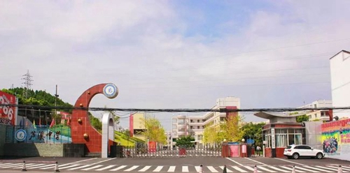 三台县芦溪中学学校大门
