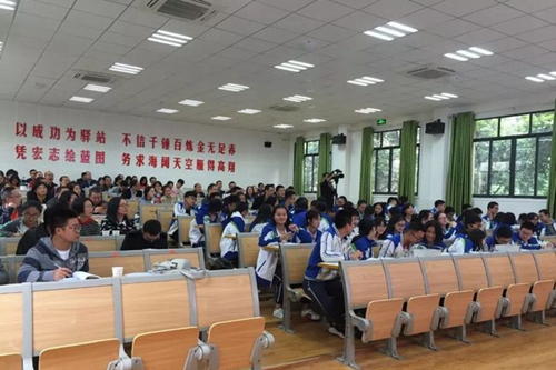 广汉市金雁中学校园一角