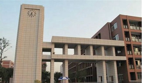 电子科技大学实验中学校门