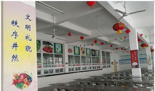 绵阳市丰谷中学食堂一角