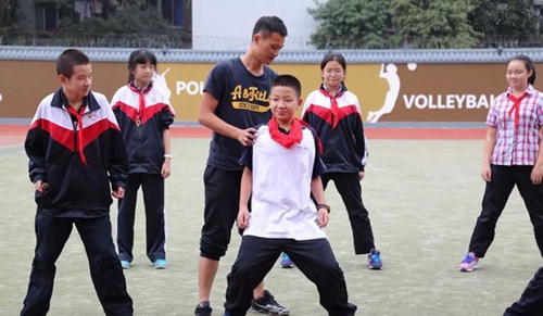 成都西川中学体育课堂