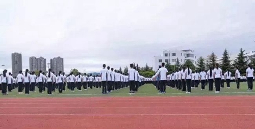 四川省中江中学校操场