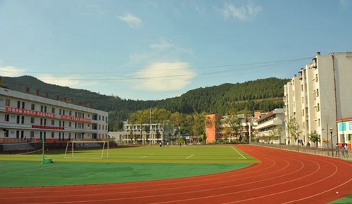四川省盐亭中学运动场全景
