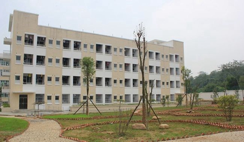 绵阳高新区实验中学校园一景