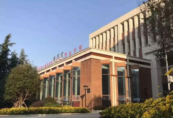 四川省罗江中学校园风光