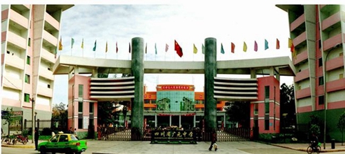 四川省广元中学学校大门