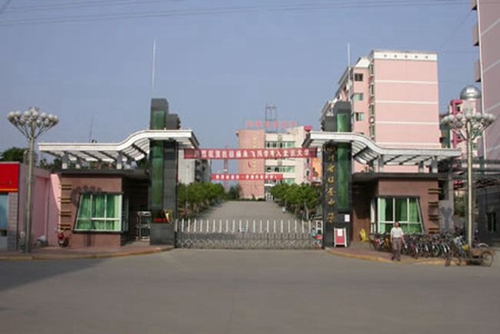 四川省旺苍中学校园大门