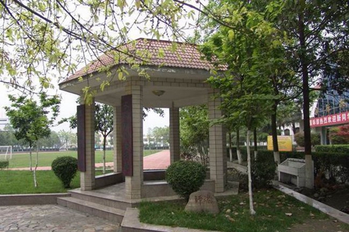 成都市盐道街外语学校读书亭