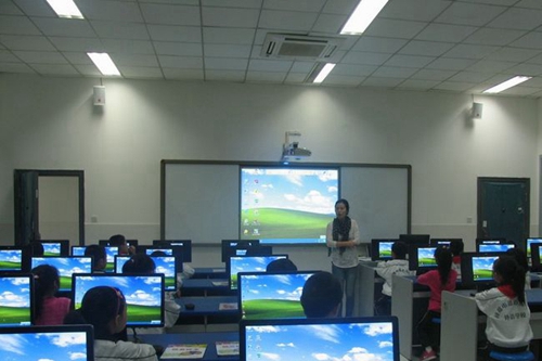 成都市盐道街外语学校多媒体学生机房