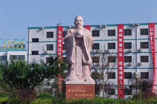 成都市盐道街外语学校校门孔子像