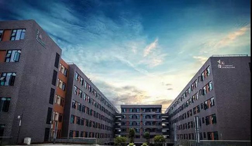 成都市实验外国语学校学生公寓大楼外貌