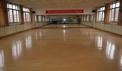 北京师范大学成都实验中学舞蹈训练室