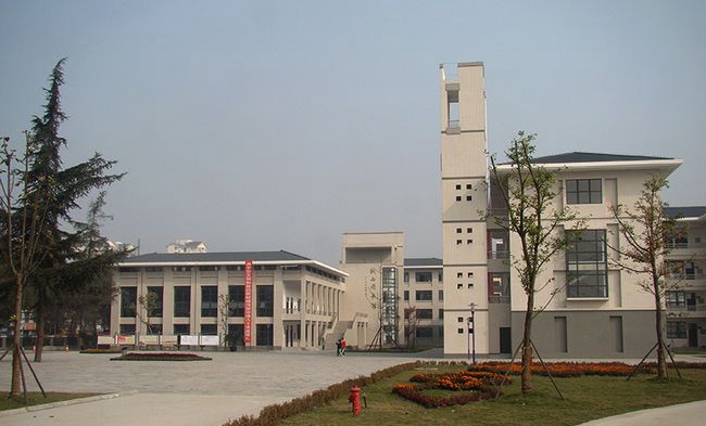 树德中学都江堰外国语实验学校图书馆远眺