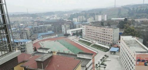 拦江中学校园景色
