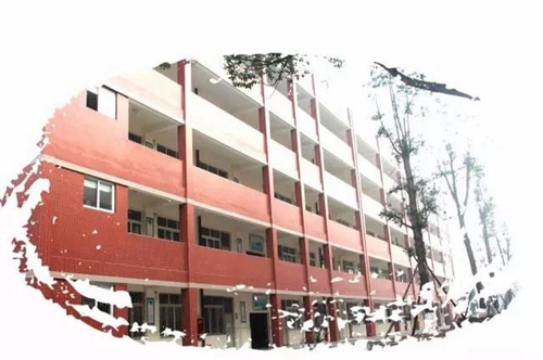 邛崃市强项实验学校教学楼一角