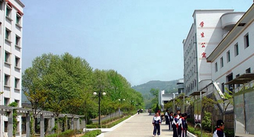四川省剑州中学校园道路