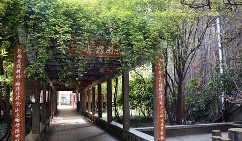 四川省成都市玉林中学国学长廊