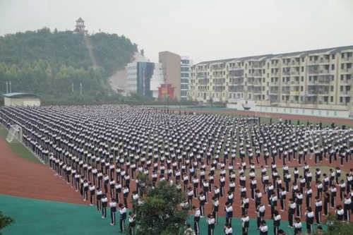 大英育才中学操场