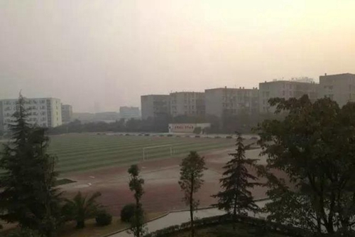 四川省成都市龙泉第二中学运动场