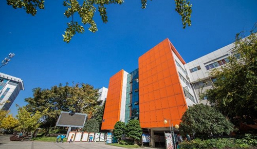 四川省成都市航天中学校教学楼正门