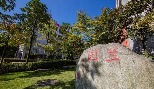 四川省成都市航天中学校兰园