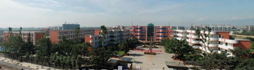 四川省大邑中学东校门全景