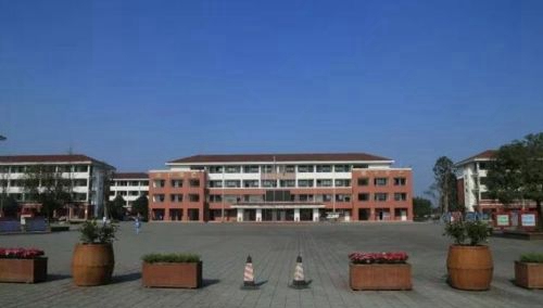 邛崃一中校园风光