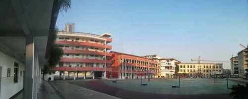 成都市通锦中学校校园一角
