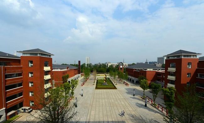 四川省成都市新都一中主广场全景