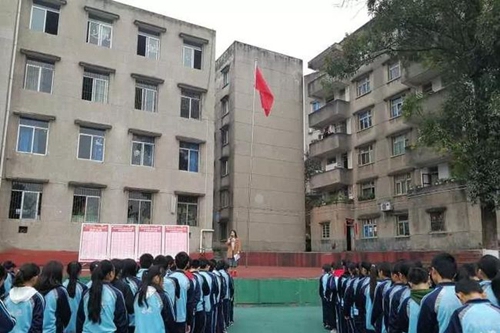金堂县高板中学校升旗仪式