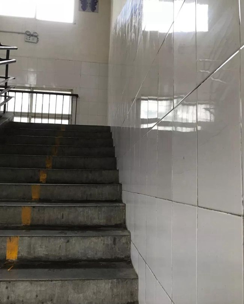 成都市新都区泰兴中学校教学楼道