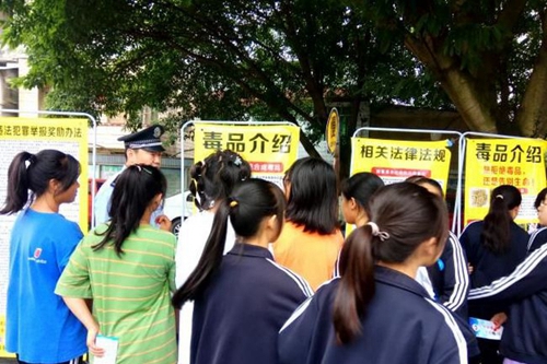 成都市新都区泰兴中学校禁毒宣传2