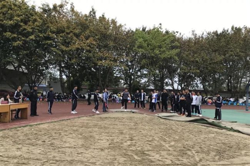 成都市新都区泰兴中学校扔实心球
